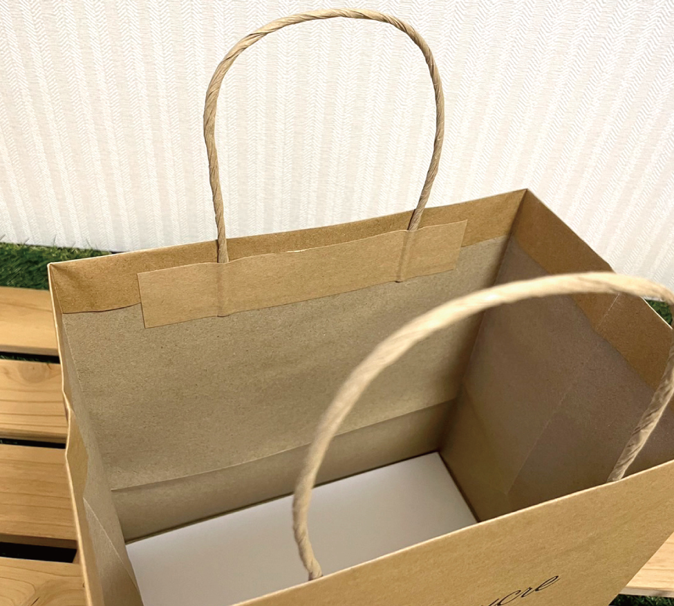 ベーカリー屋さんの手提げ紙袋